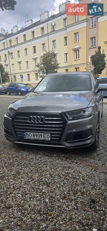 Внедорожник / Кроссовер Audi Q7 2016 в 