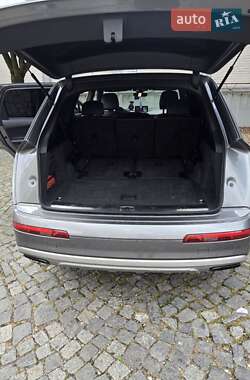 Внедорожник / Кроссовер Audi Q7 2016 в 