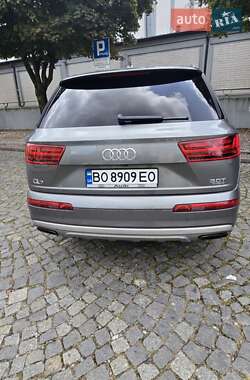 Внедорожник / Кроссовер Audi Q7 2016 в 