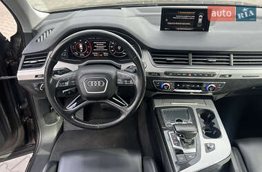 Позашляховик / Кросовер Audi Q7 2015 в 