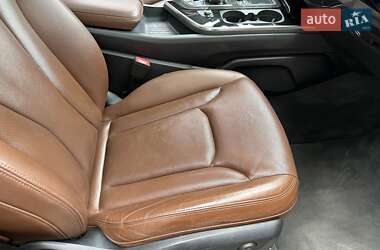 Внедорожник / Кроссовер Audi Q7 2016 в 
