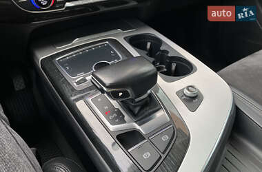 Внедорожник / Кроссовер Audi Q7 2016 в 