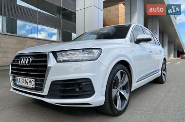 Внедорожник / Кроссовер Audi Q7 2016 в 