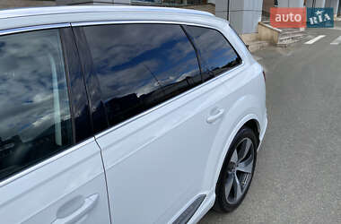 Внедорожник / Кроссовер Audi Q7 2016 в 