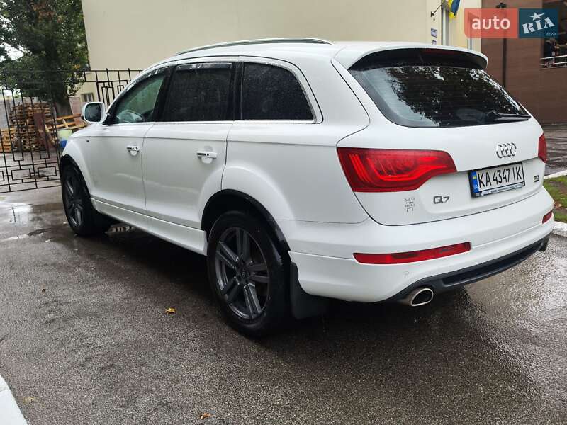 Внедорожник / Кроссовер Audi Q7 2013 в 