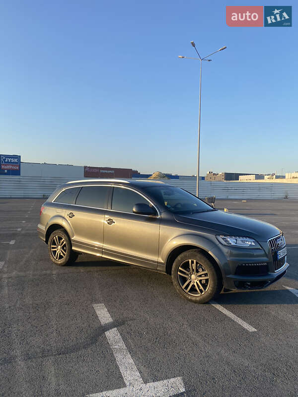 Внедорожник / Кроссовер Audi Q7 2015 в 