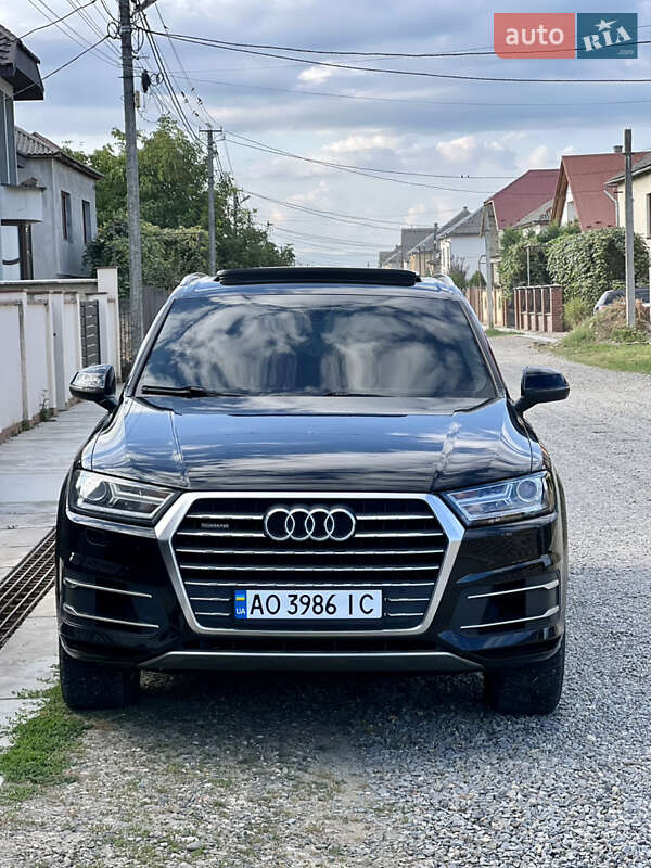 Позашляховик / Кросовер Audi Q7 2016 в Виноградові