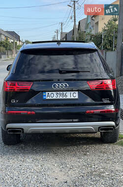 Позашляховик / Кросовер Audi Q7 2016 в 