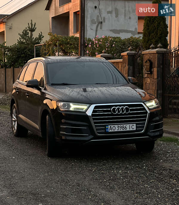 Позашляховик / Кросовер Audi Q7 2016 в Виноградові