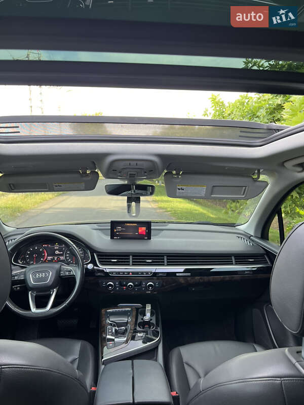 Позашляховик / Кросовер Audi Q7 2016 в Виноградові