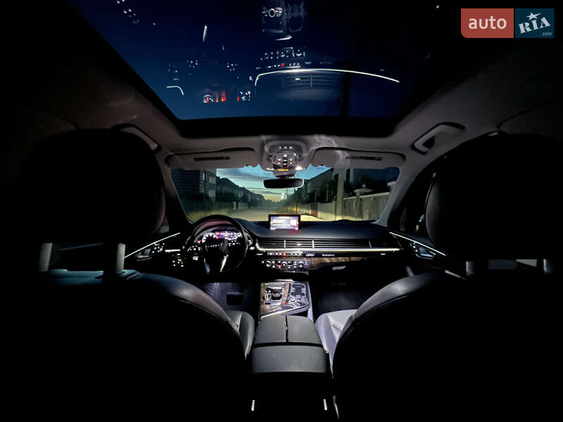 Позашляховик / Кросовер Audi Q7 2016 в Виноградові