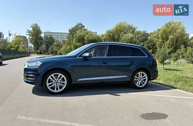 Позашляховик / Кросовер Audi Q7 2017 в 