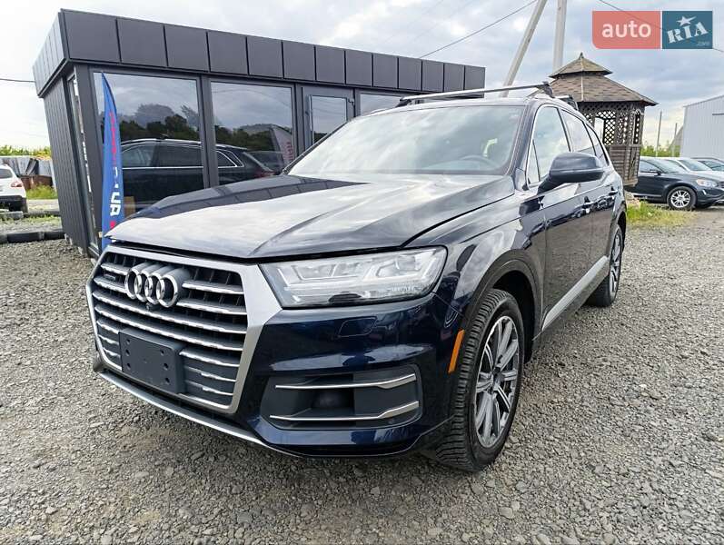Внедорожник / Кроссовер Audi Q7 2018 в 