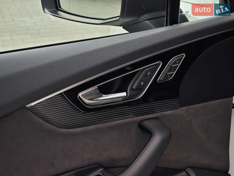 Позашляховик / Кросовер Audi Q7 2016 в Дубні