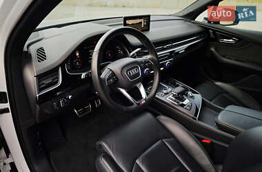 Внедорожник / Кроссовер Audi Q7 2016 в 
