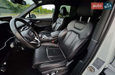Внедорожник / Кроссовер Audi Q7 2016 в 