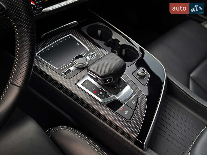 Позашляховик / Кросовер Audi Q7 2016 в Дубні