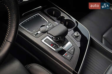 Внедорожник / Кроссовер Audi Q7 2016 в 