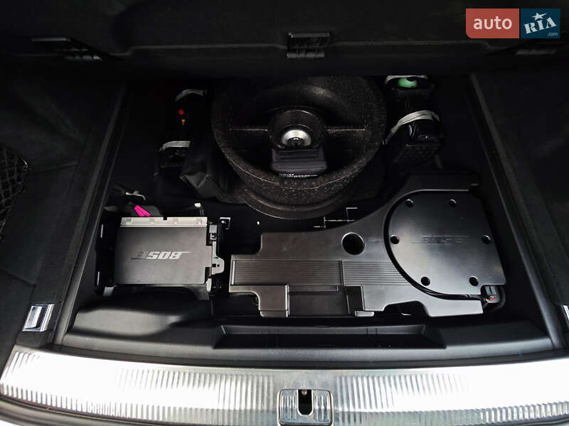 Позашляховик / Кросовер Audi Q7 2016 в Дубні