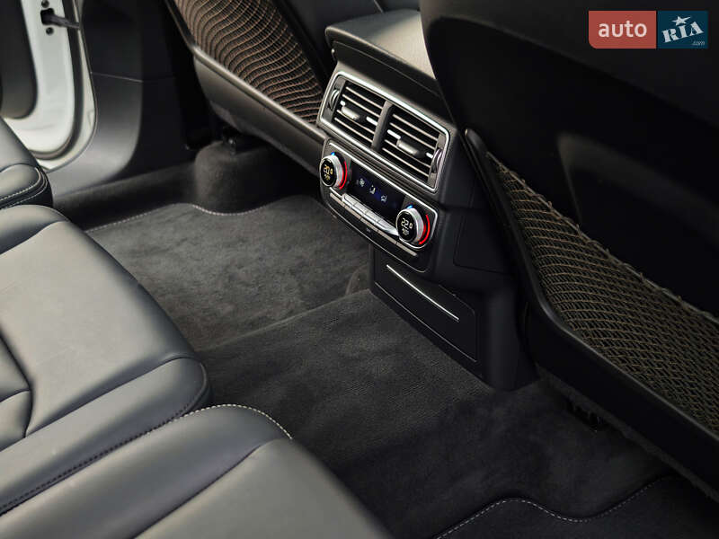 Позашляховик / Кросовер Audi Q7 2016 в Дубні