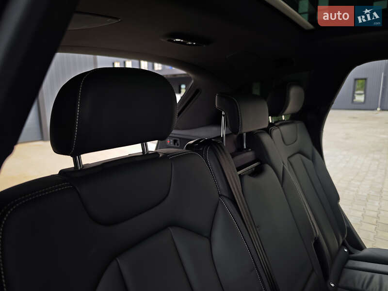 Позашляховик / Кросовер Audi Q7 2016 в Дубні