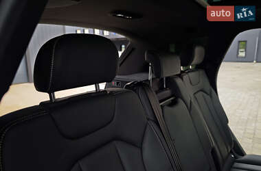 Внедорожник / Кроссовер Audi Q7 2016 в 