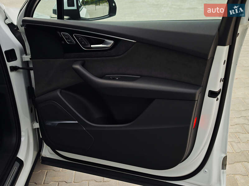 Позашляховик / Кросовер Audi Q7 2016 в Дубні