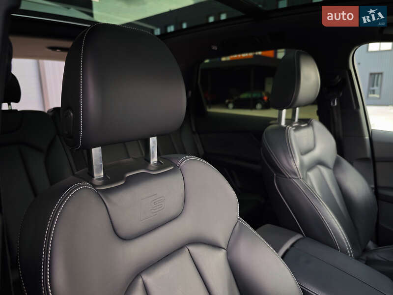 Позашляховик / Кросовер Audi Q7 2016 в Дубні