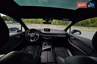 Внедорожник / Кроссовер Audi Q7 2016 в 