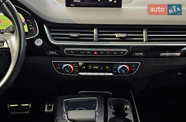 Внедорожник / Кроссовер Audi Q7 2016 в 
