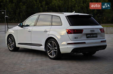 Внедорожник / Кроссовер Audi Q7 2016 в 