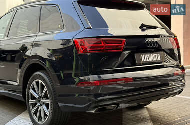 Внедорожник / Кроссовер Audi Q7 2016 в 