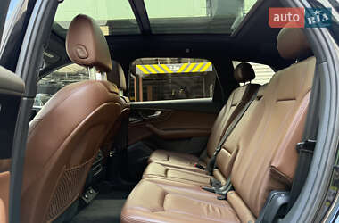Внедорожник / Кроссовер Audi Q7 2016 в 