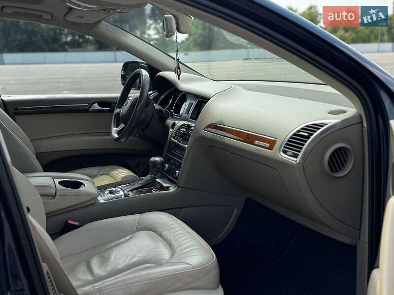 Позашляховик / Кросовер Audi Q7 2013 в Києві
