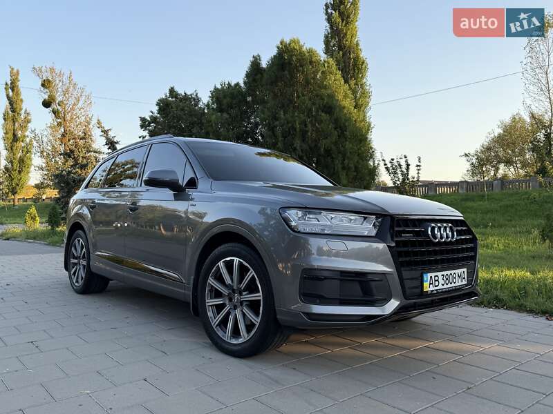 Позашляховик / Кросовер Audi Q7 2017 в 