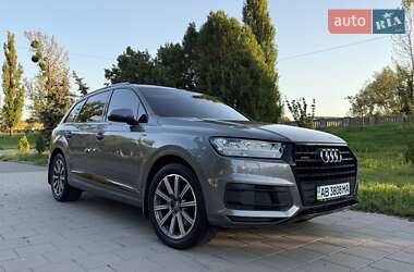 Внедорожник / Кроссовер Audi Q7 2017 в 