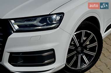 Внедорожник / Кроссовер Audi Q7 2017 в 