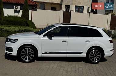 Внедорожник / Кроссовер Audi Q7 2017 в 
