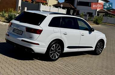 Внедорожник / Кроссовер Audi Q7 2017 в 