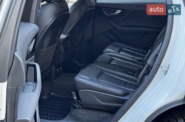 Внедорожник / Кроссовер Audi Q7 2017 в 