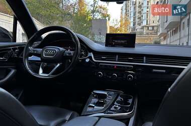 Внедорожник / Кроссовер Audi Q7 2017 в 
