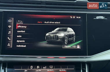 Позашляховик / Кросовер Audi Q7 2020 в 