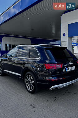 Внедорожник / Кроссовер Audi Q7 2016 в 