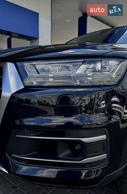 Внедорожник / Кроссовер Audi Q7 2016 в 