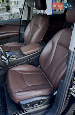 Внедорожник / Кроссовер Audi Q7 2016 в 