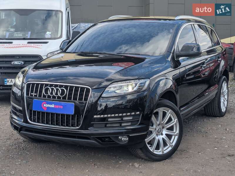 Внедорожник / Кроссовер Audi Q7 2015 в 