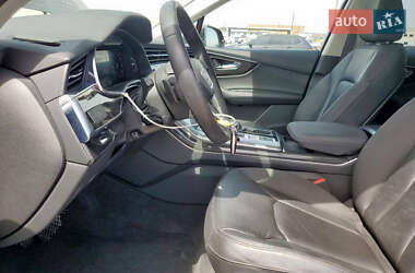 Позашляховик / Кросовер Audi Q7 2020 в 