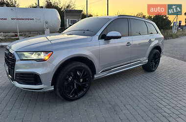 Позашляховик / Кросовер Audi Q7 2021 в 