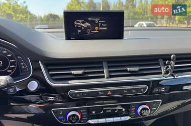 Позашляховик / Кросовер Audi Q7 2016 в 