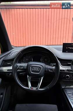 Внедорожник / Кроссовер Audi Q7 2015 в 